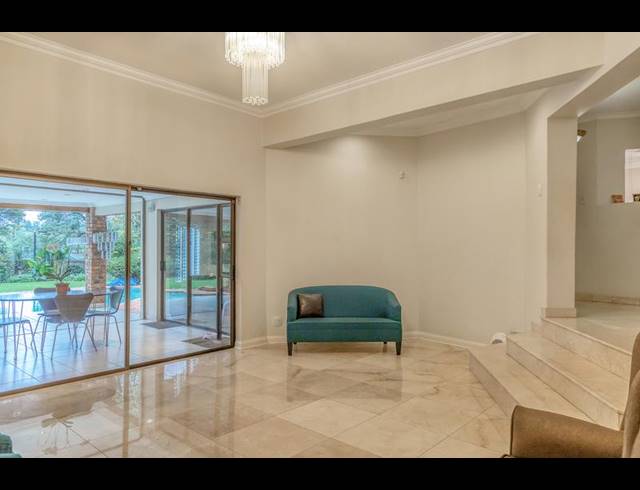 5 BEDROOM HOUSE FOR SALE IN HOUGHTON ESTATE